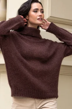 Swetry Na Jesień I Zimę | Ciepłe Swetry>Fobya BEZSZWOWY SWETER OVERSIZE Z GOLFEM Z WYWIJANYMI MANKIETAMI Z WEŁNY ALPAKI F1750 choco