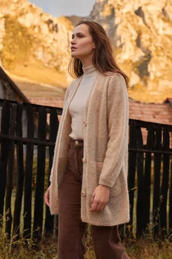 Kardigany Na Jesień I Zimę | Kardigany Z Kieszeniami>Fobya Elegancki zapinany kardigan z niefarbowanej wełny alpaki F1736 beżowy