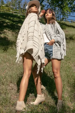 Kardigany Na Jesień I Zimę>Fobya Kardigan Chunky Knit z frędzlami F1089 szary