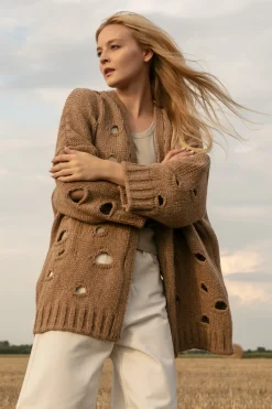 Kardigany Na Jesień I Zimę | Kardigany Eleganckie>Fobya Kardigan chunky knit z pęknięciami F1738 carmel