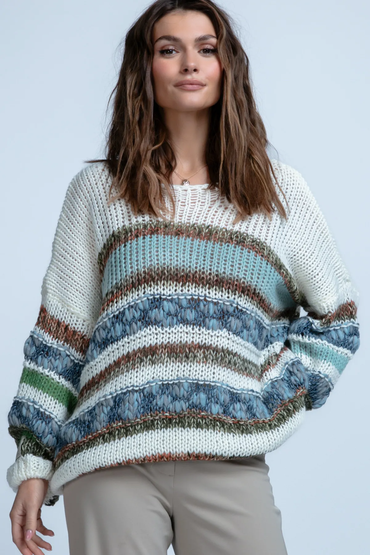 Swetry Oversize | Cienkie Swetry>Fobya Lekki oversizowy kolorowy sweter F1842 niebieski