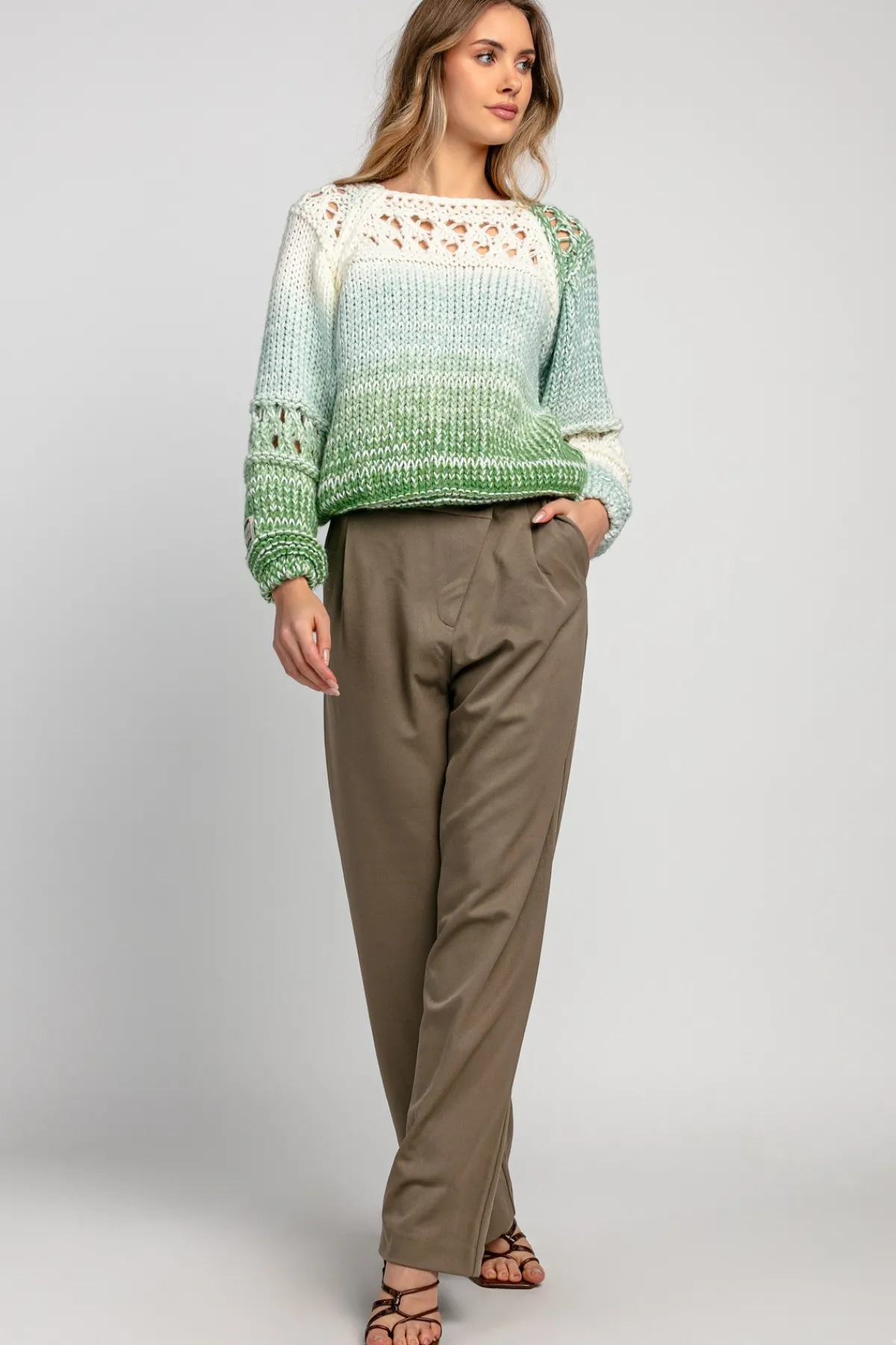 Swetry Ażurowe | Swetry Kolorowe>Fobya Sweter ażurowy o grubszym splocie chunky knit F1976 zielony
