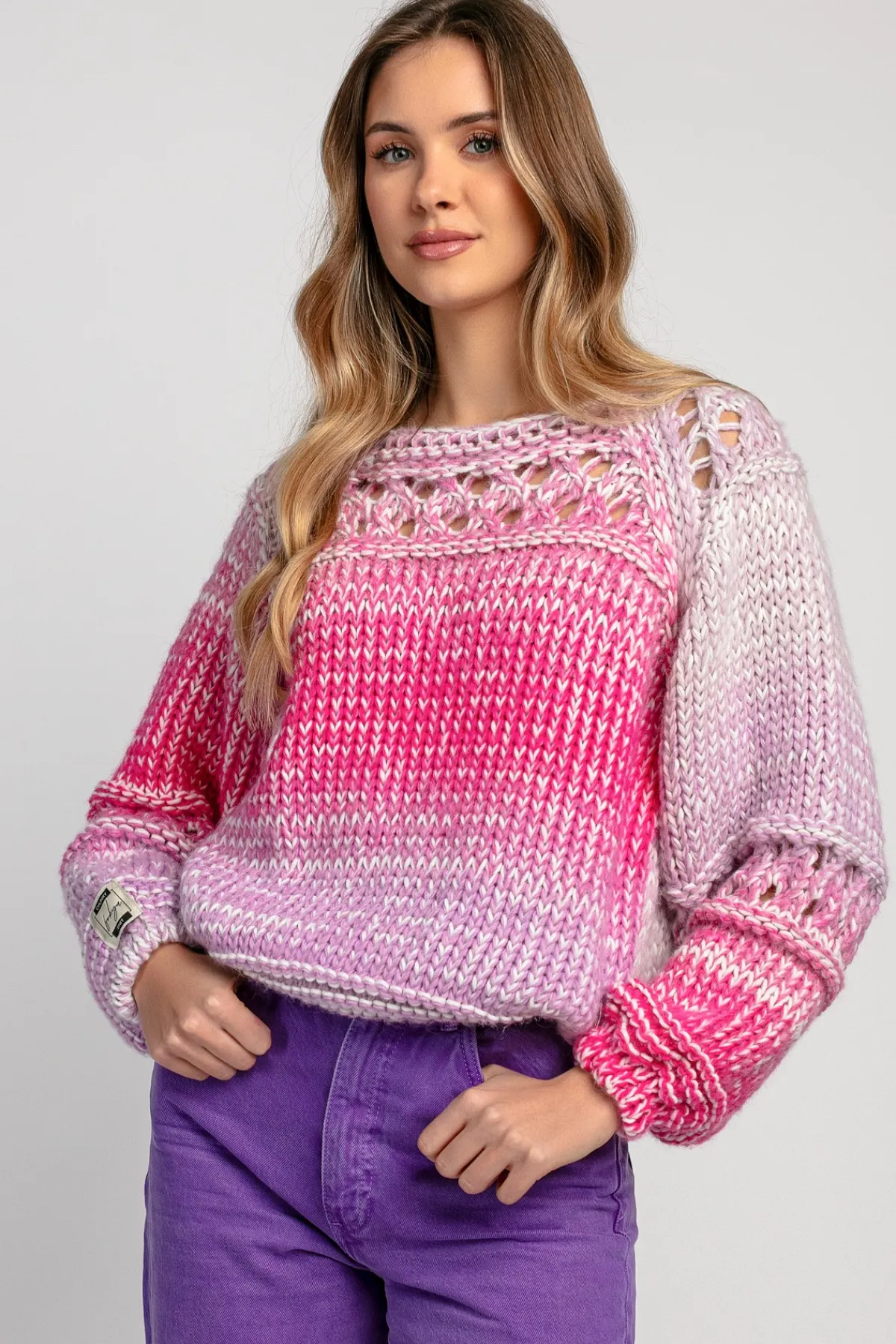 Swetry Ażurowe | Swetry Kolorowe>Fobya Sweter ażurowy o grubszym splocie chunky knit F1976 różowy