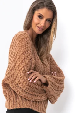 Swetry Oversize | Swetry Eleganckie>Fobya Sweter ovesize z dekoltem w serek F1492 carmel