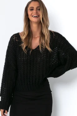 Swetry Oversize | Swetry Eleganckie>Fobya Sweter ovesize z dekoltem w serek F1492 czarny