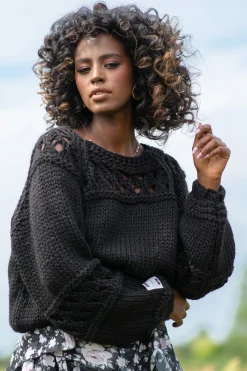 Swetry Na Jesień I Zimę | Ciepłe Swetry>Fobya Sweter z ażurem o grubszym splocie Chunky Knit F1260 czarny