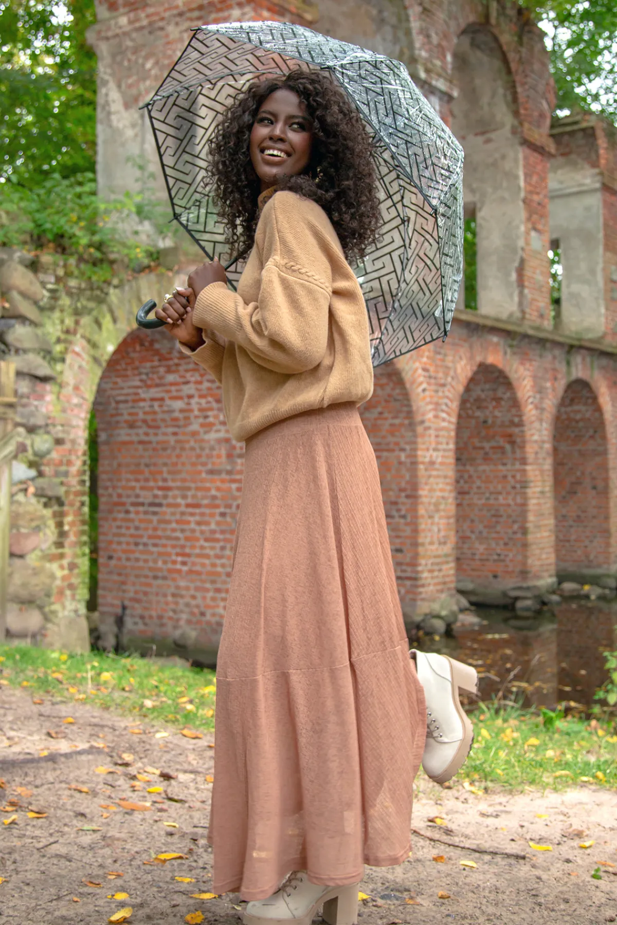 Swetry Eleganckie | Swetry Krótkie>Fobya Wełniany elegancki sweter z golfem F1321 carmel